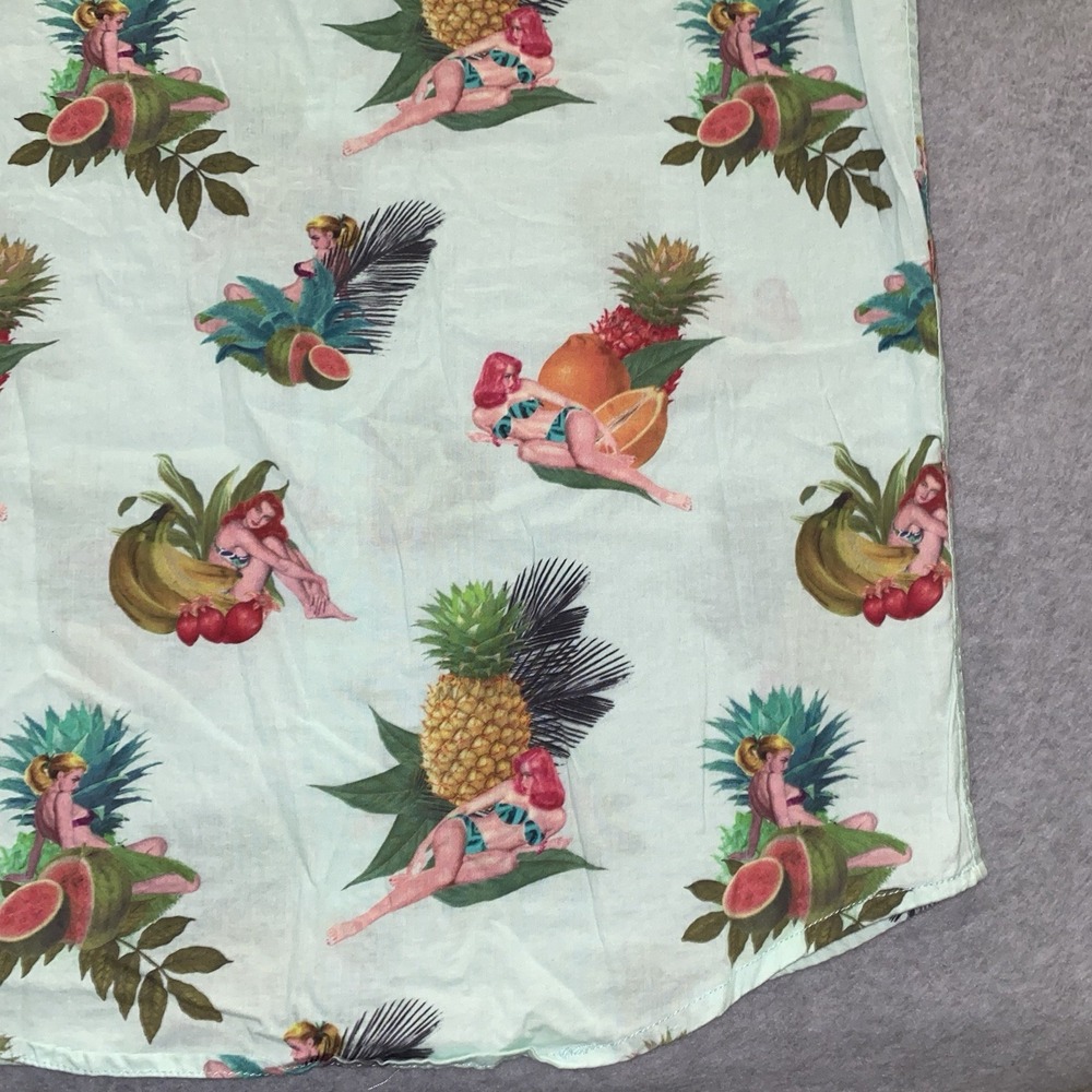 On The Byas Shirt Men's Medium Green Pinup Girls Hawaiian AOP Button Up Tropic - Picture 12 of 16